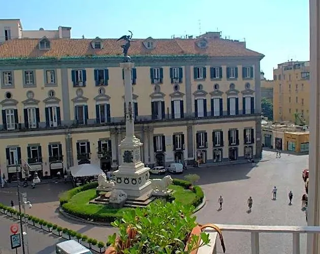 Bed and Breakfast Relais Piazza Dei Martiri Neapel